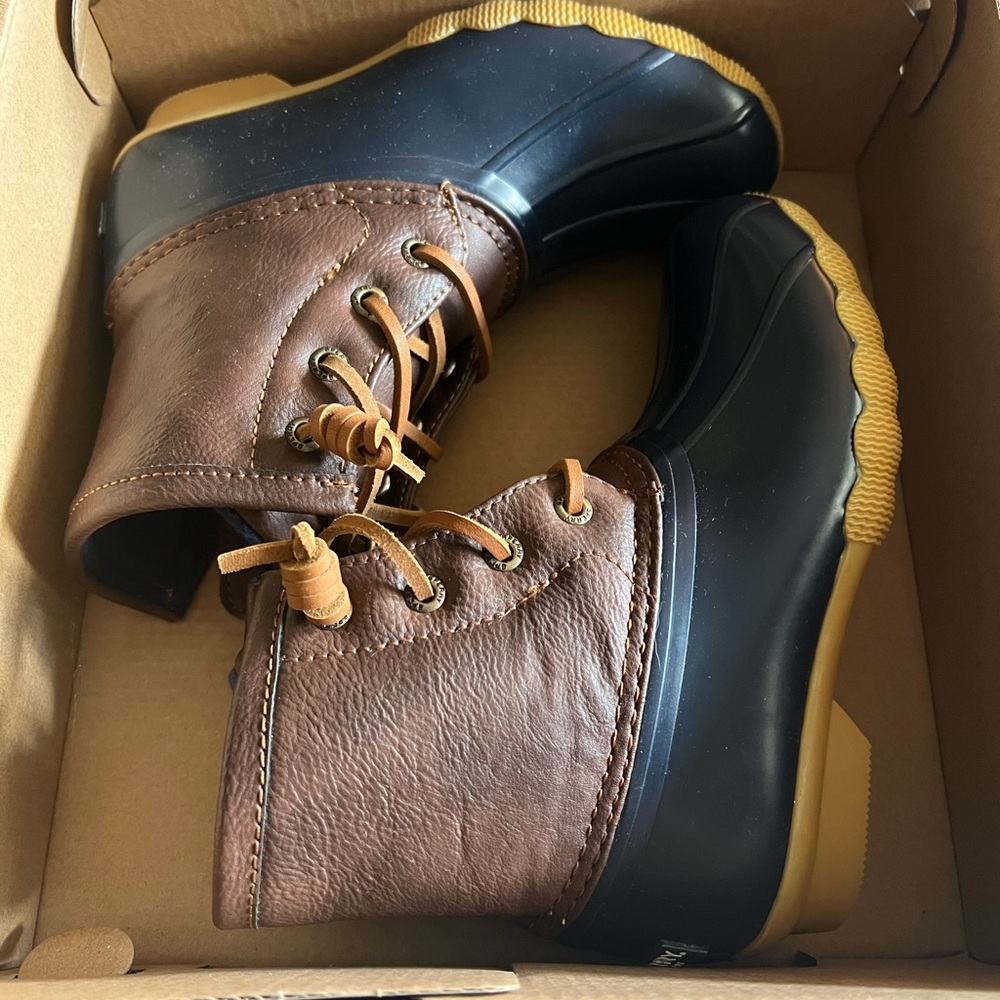Sperry duck shoes. 12 kids. New in box